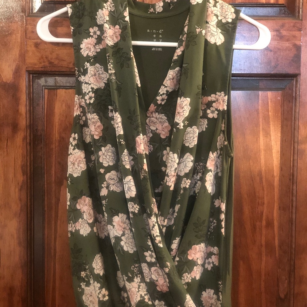 Floral print olive sleeveless blouse